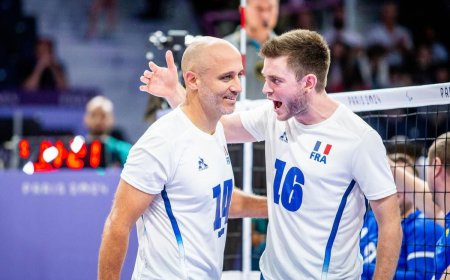 Thibaud Lefrançois, joueur de volley assis,  entretient la flamme paralympique