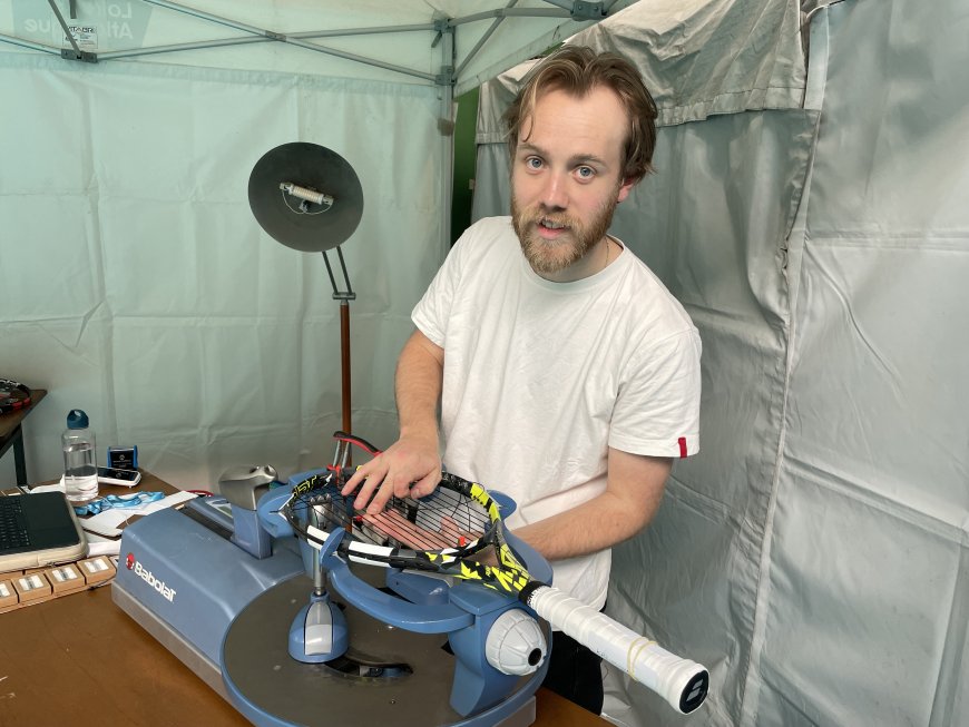 “Chaque jour, je corde une vingtaine de raquettes”